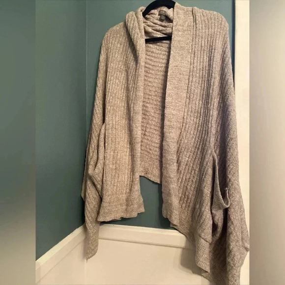 Barefoot Dreams Sweaters - Barefoot Dreams cozy chic lite travel shawl blanket wrap sweater gray one size